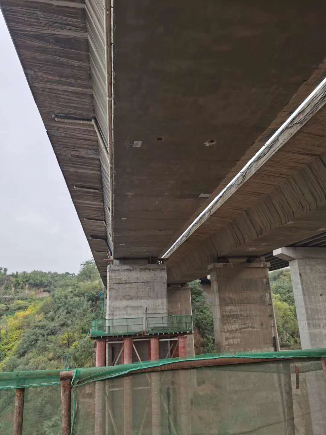 临海桥梁加固前制定可行设计方案图并用对施工方法